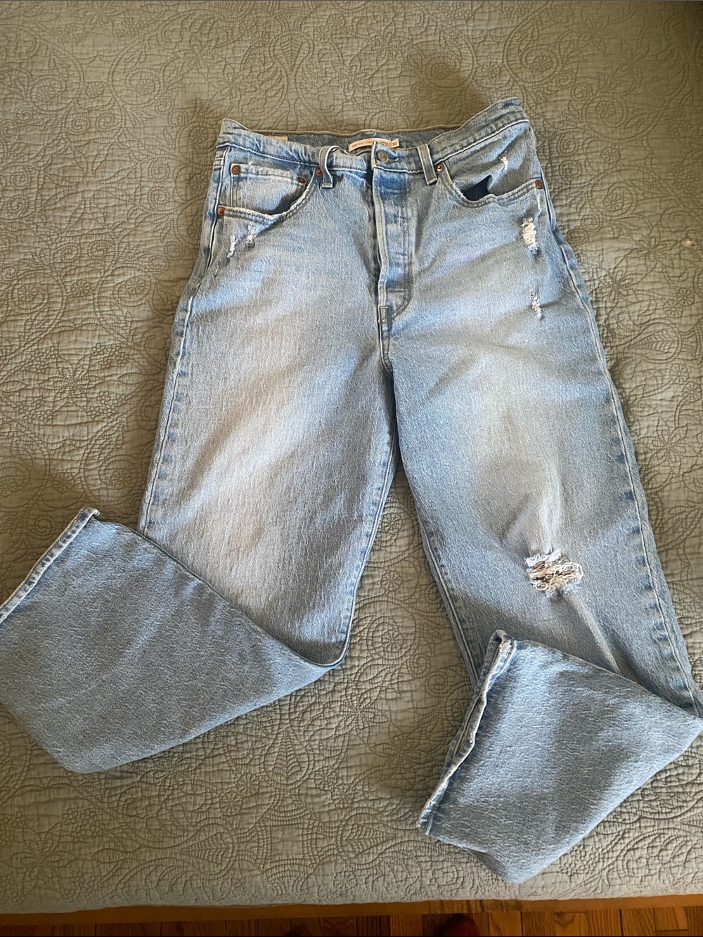 Levi’s Ribcage Straight Ankle Distressed Jeans